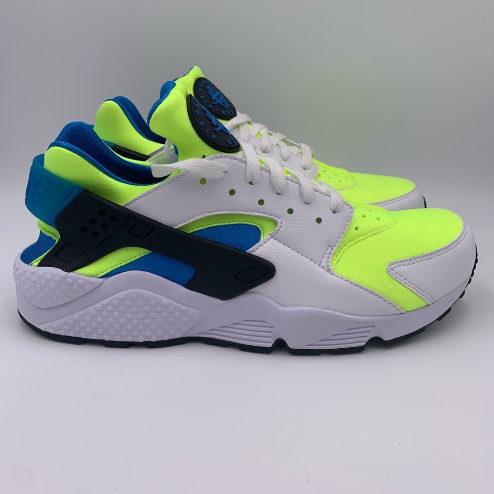 ** SOLD **NIKE AIR HUARACHE RUN SE